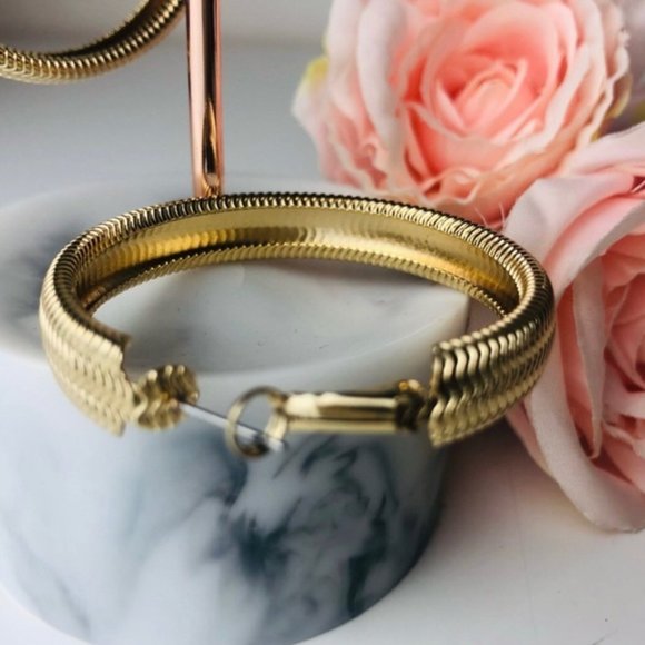 Elegant Light weight Chunky Gold Colour Hoop Earrings Gorgeous Jewellery - Picture 3 of 6